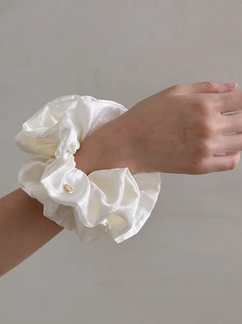 Шелковый резинка для волос Twin Glossy Scrunchie, цвет слоновая кость