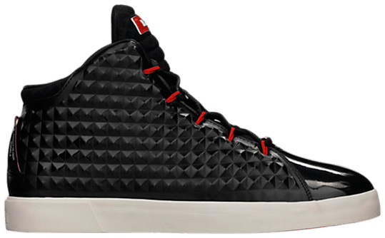 

Кроссовки Nike LeBron 12 NSW Lifestyle QS 'Black Challenge Red', черный