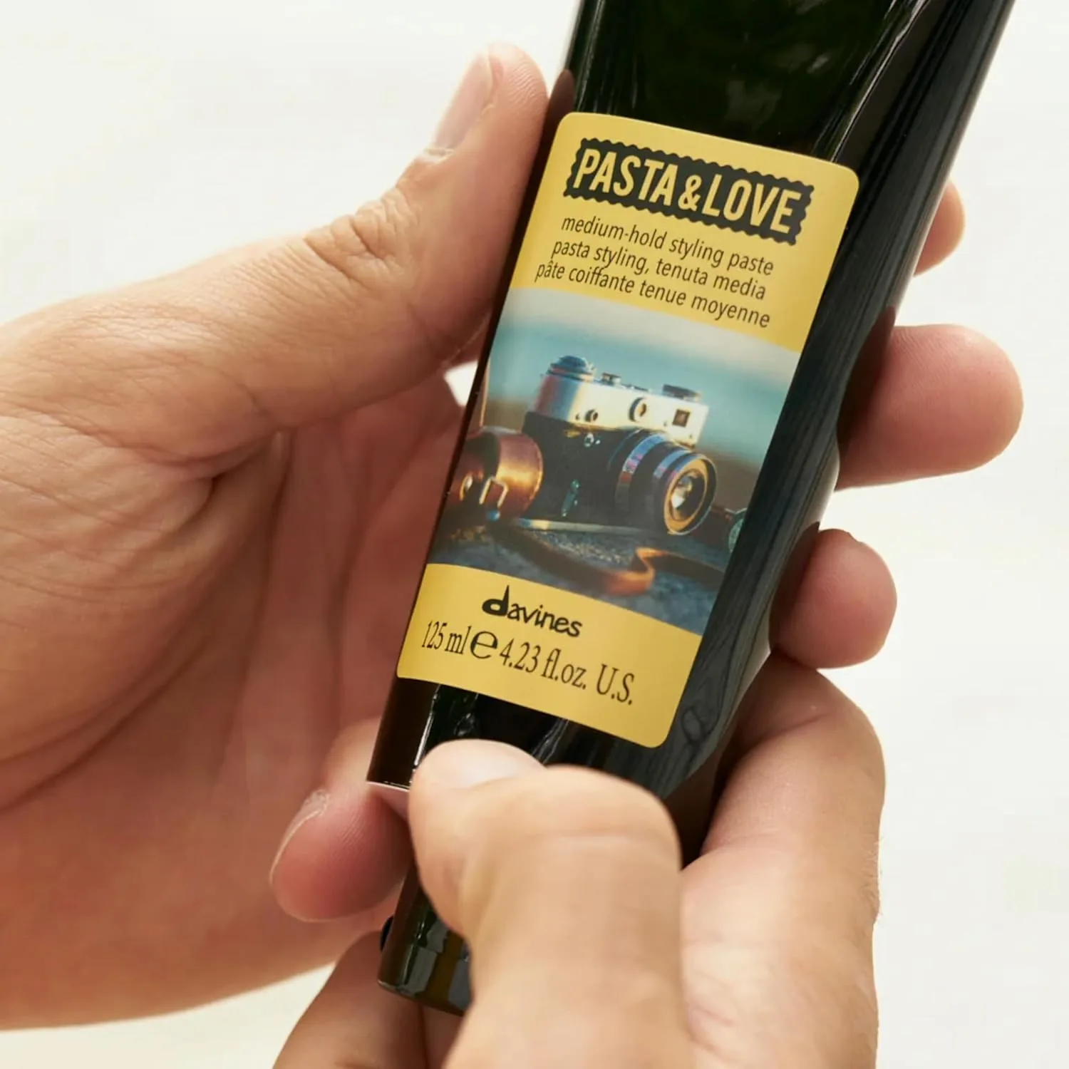 Davines Pasta & Love паста для укладки средней фиксации, пластичная текстура с сатиновым финишем для мужских причесок, 125 мл — фото 3