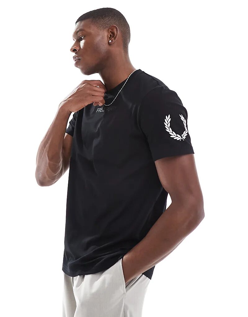 

Футболка черного цвета с двойным логотипом Fred Perry
