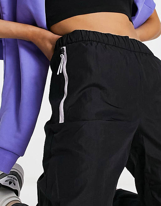 

Черные джоггеры adidas Sportwears Future Icons