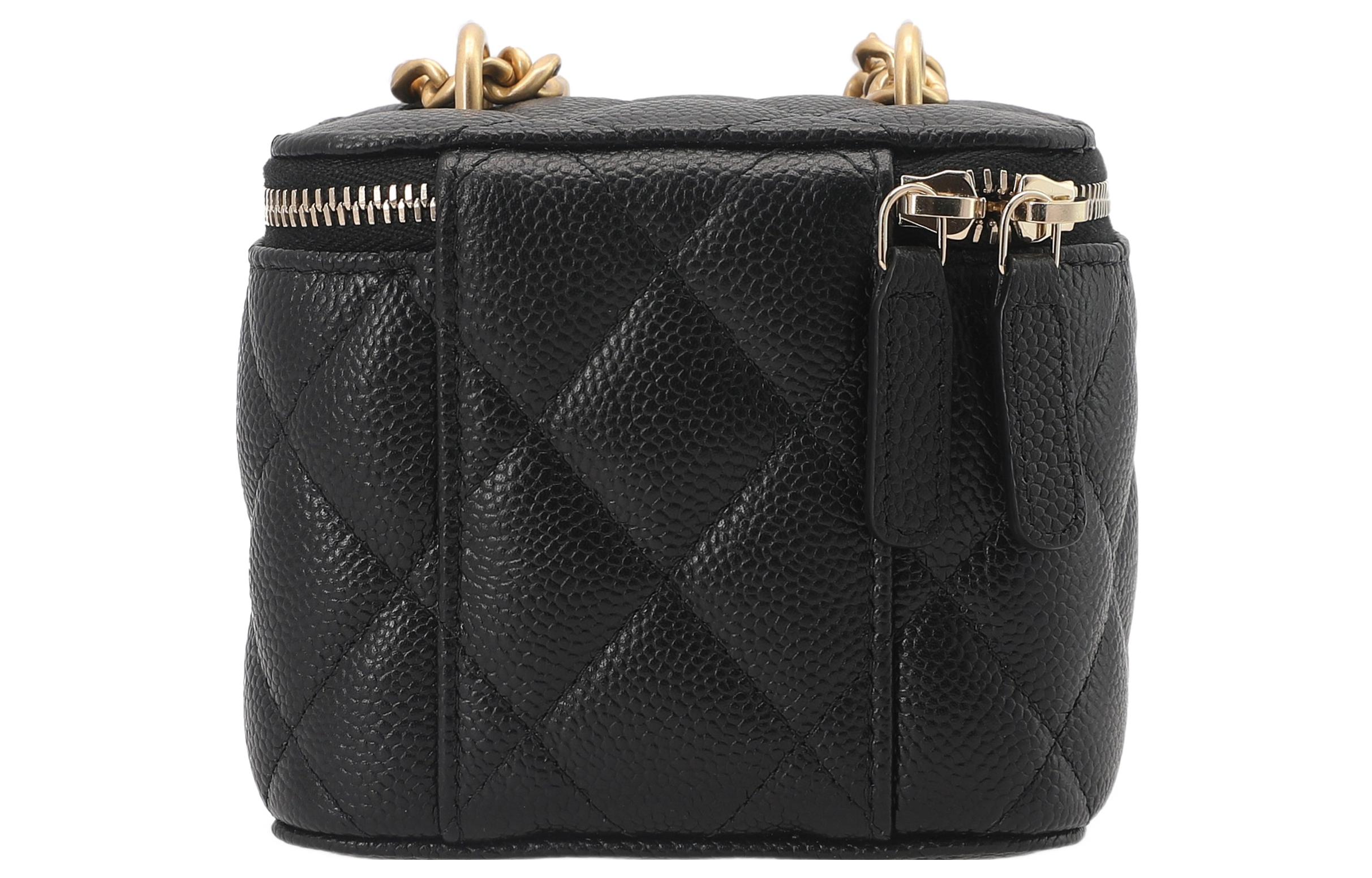 CHANEL Квадратная сумка через плечо из зернистой телячьей кожи с золотым глобусом в виде сердца — фото 3