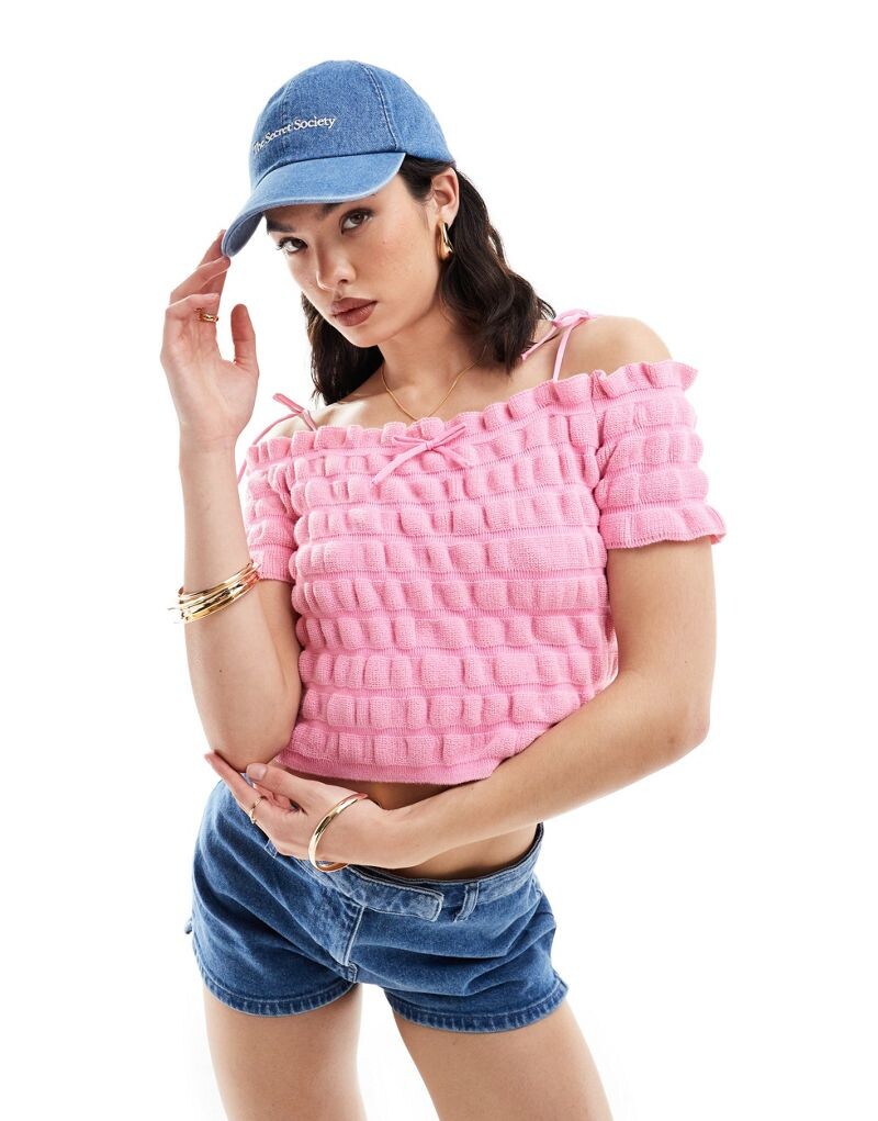 

Розовый вязаный топ с рюшами, завязками и бантом ASOS DESIGN
