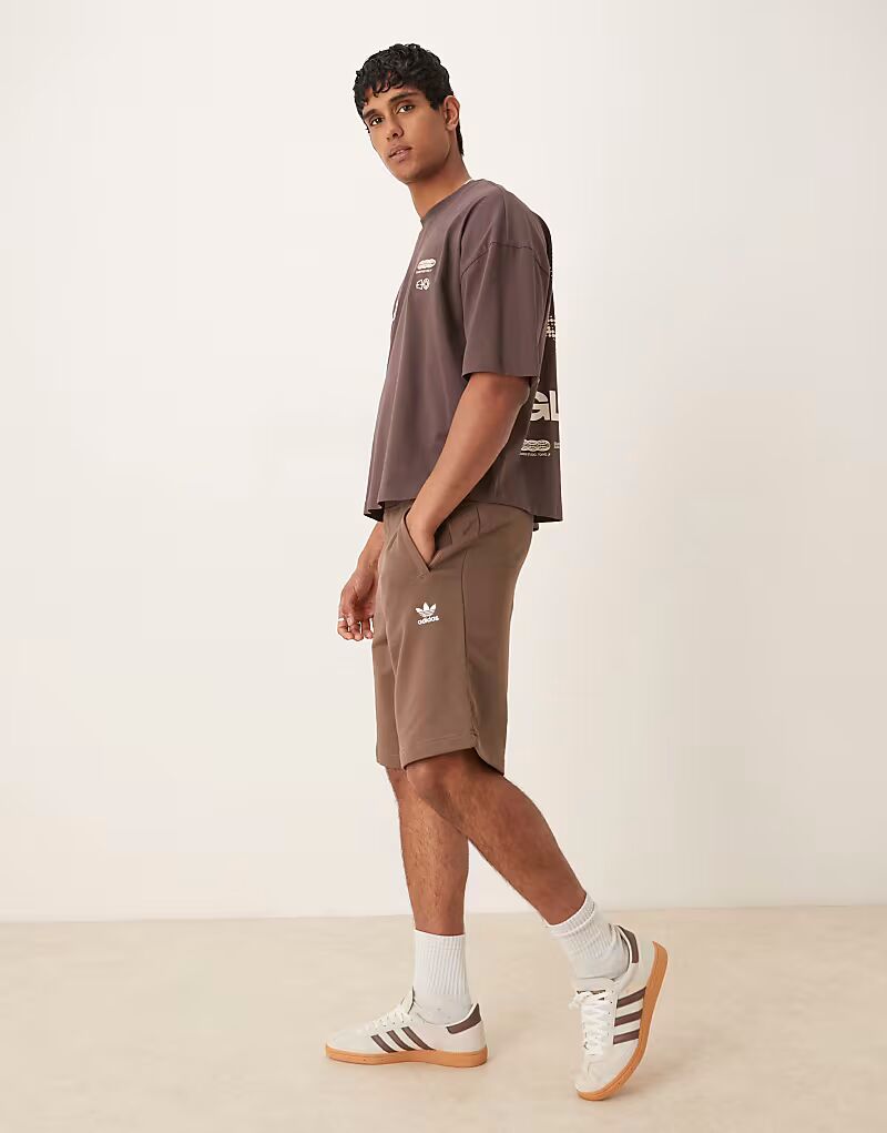 

Шорты Adidas Originals Essentials коричневого цвета