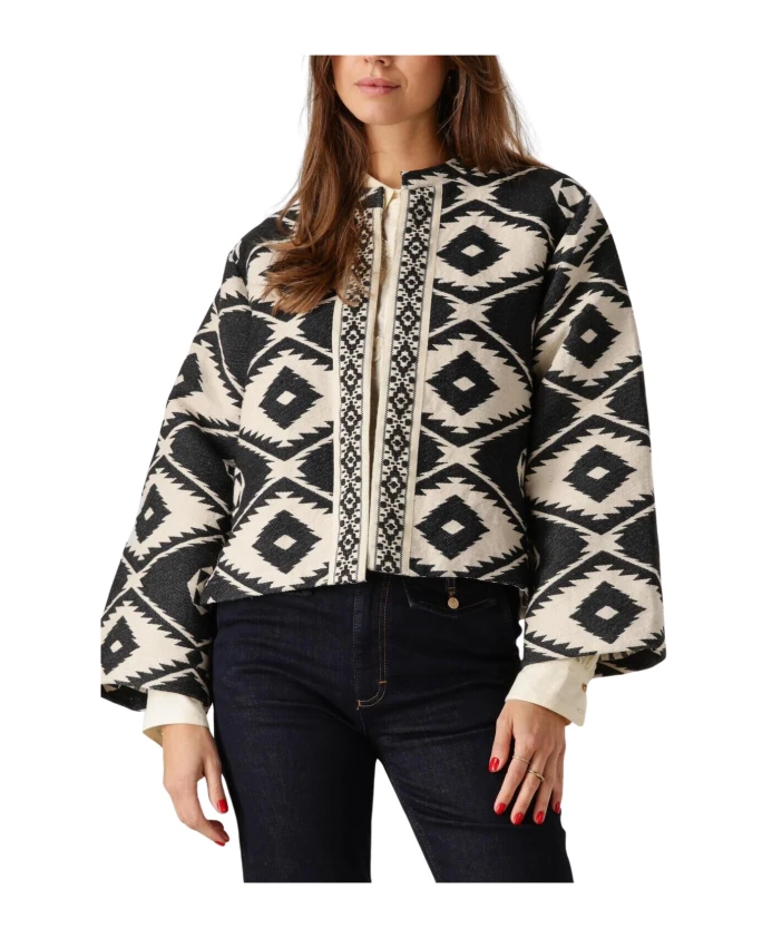 

Короткая куртка с круглым вырезом, геометрический ацтекский узор. Summum Woman, мультиколор