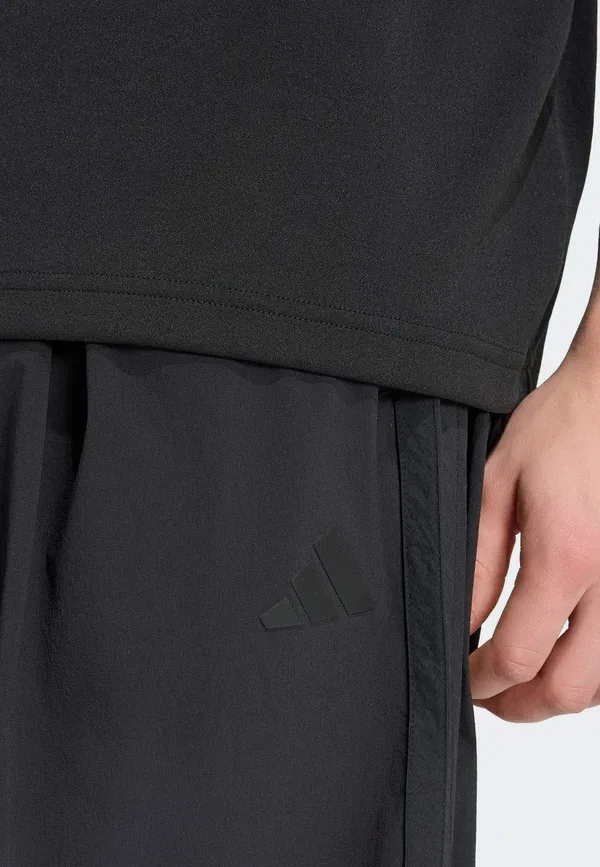 Спортивные штаны Adidas Sportswear City Tech 3 Stripes Pants Tracksuit Bottoms, черный — фото 4