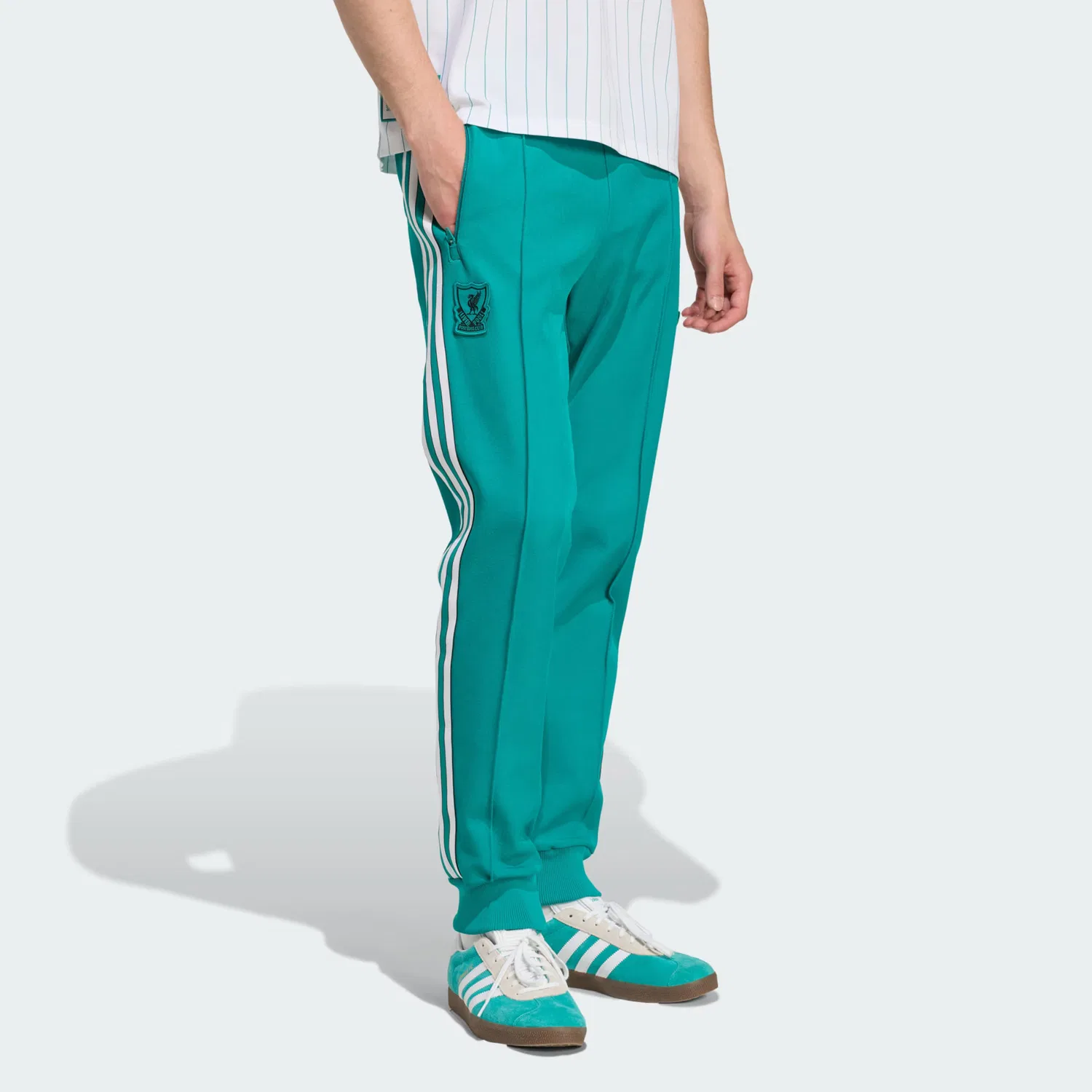 Спортивные брюки Adidas Originals зауженного кроя Liverpool FC Terrace Icons зеленого цвета — фото 2