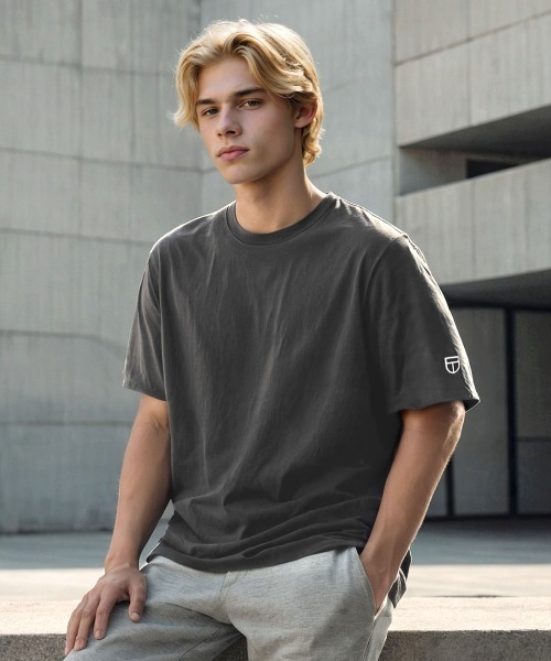 

Футболка хлопковая однотонная с коротким рукавом, стандартный крой, с эмблемой NEWTRAL, цвет угольно-серый