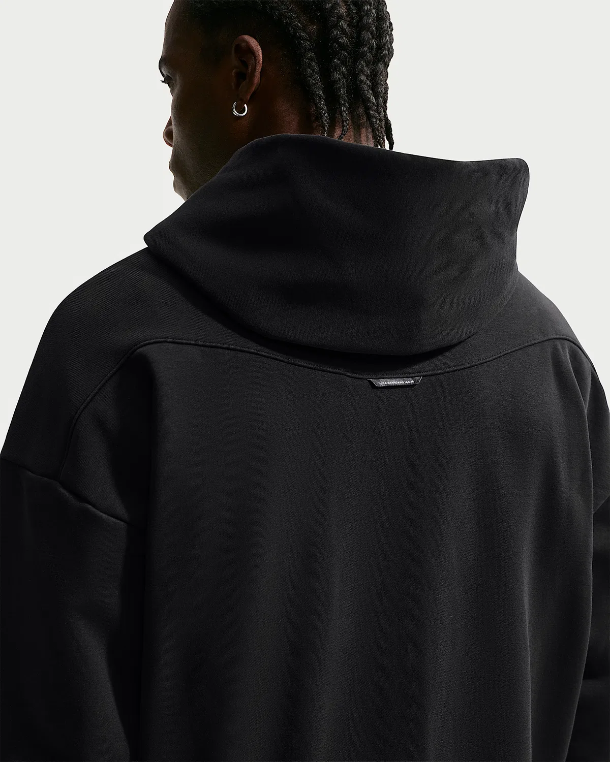 Мужская баскетбольная кофта Nike Standard Issue Therma-FIT на молнии, Black/Pale Ivory — фото 2