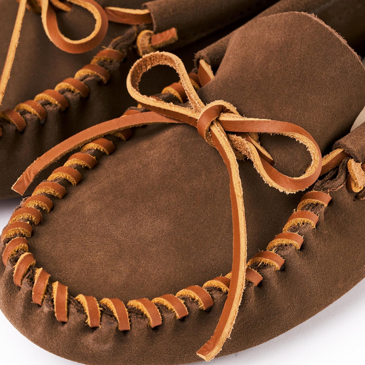 Мокасины Minnetonka для мужчин из мягкой кожи с кожаной подошвой и шнуровкой, коричневый — фото 4