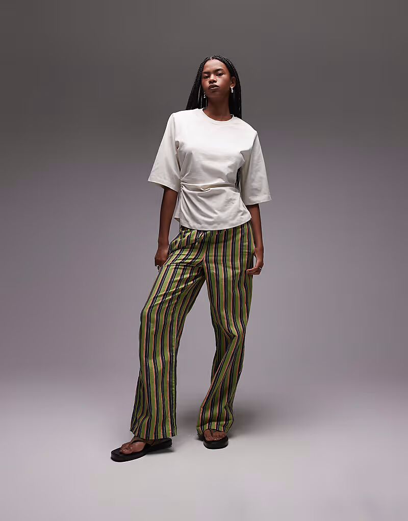 

Базовая футболка с подплечниками и утягивающим поясом ASOS DESIGN бежевого цвета