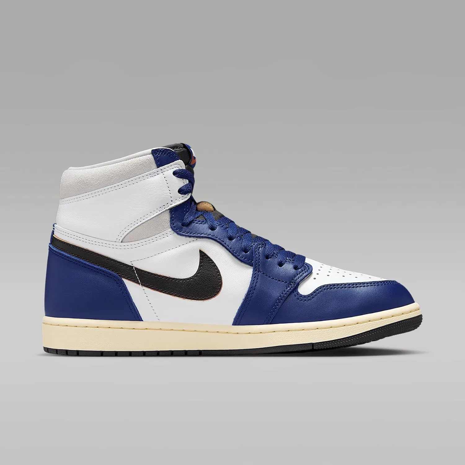 Мужские кроссовки Nike Air Jordan 1 Retro High OG, белый/черный/нейтральный серый/синий — фото 2