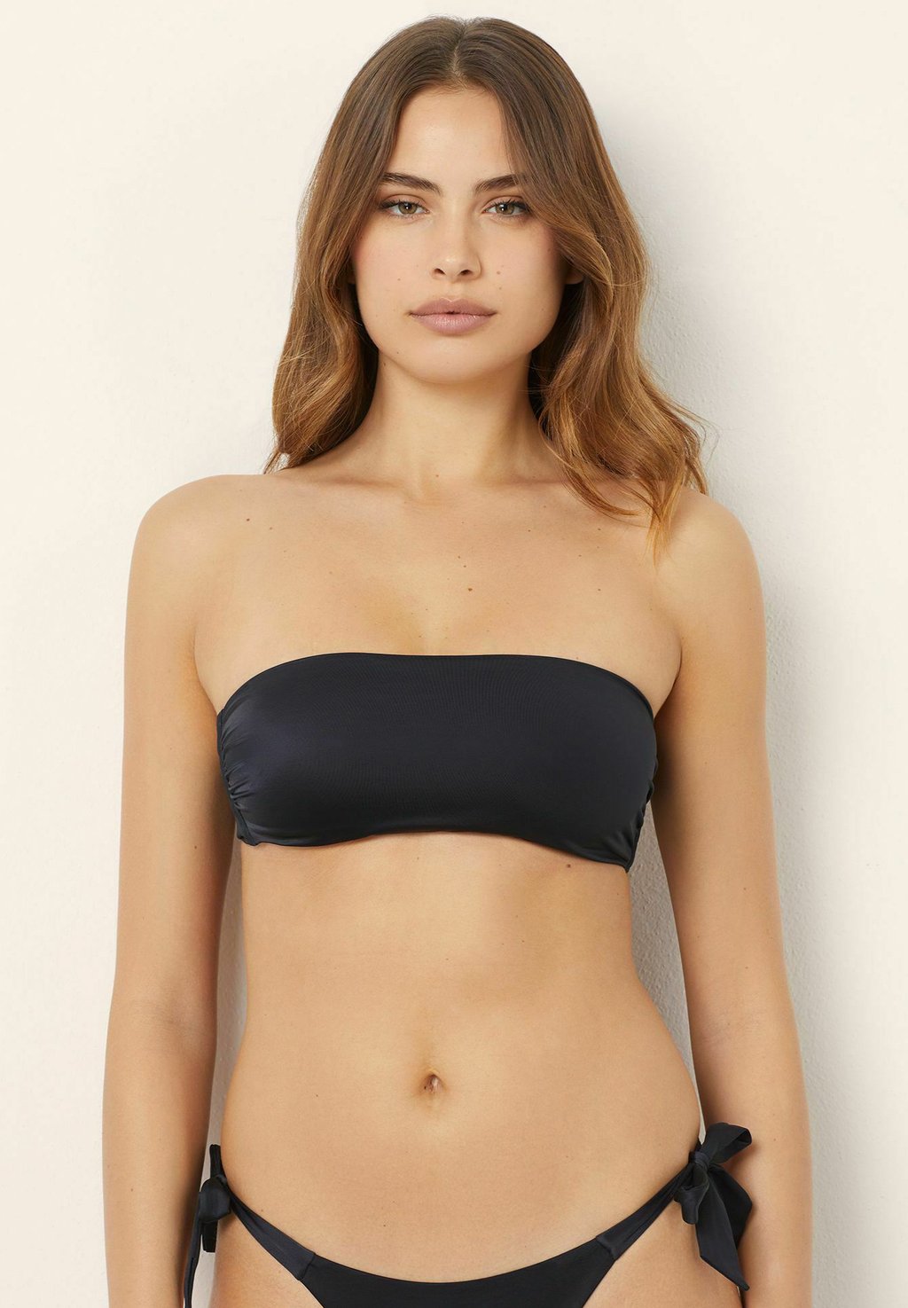 

Верх бикини ESSENTIALS Yamamay, черный