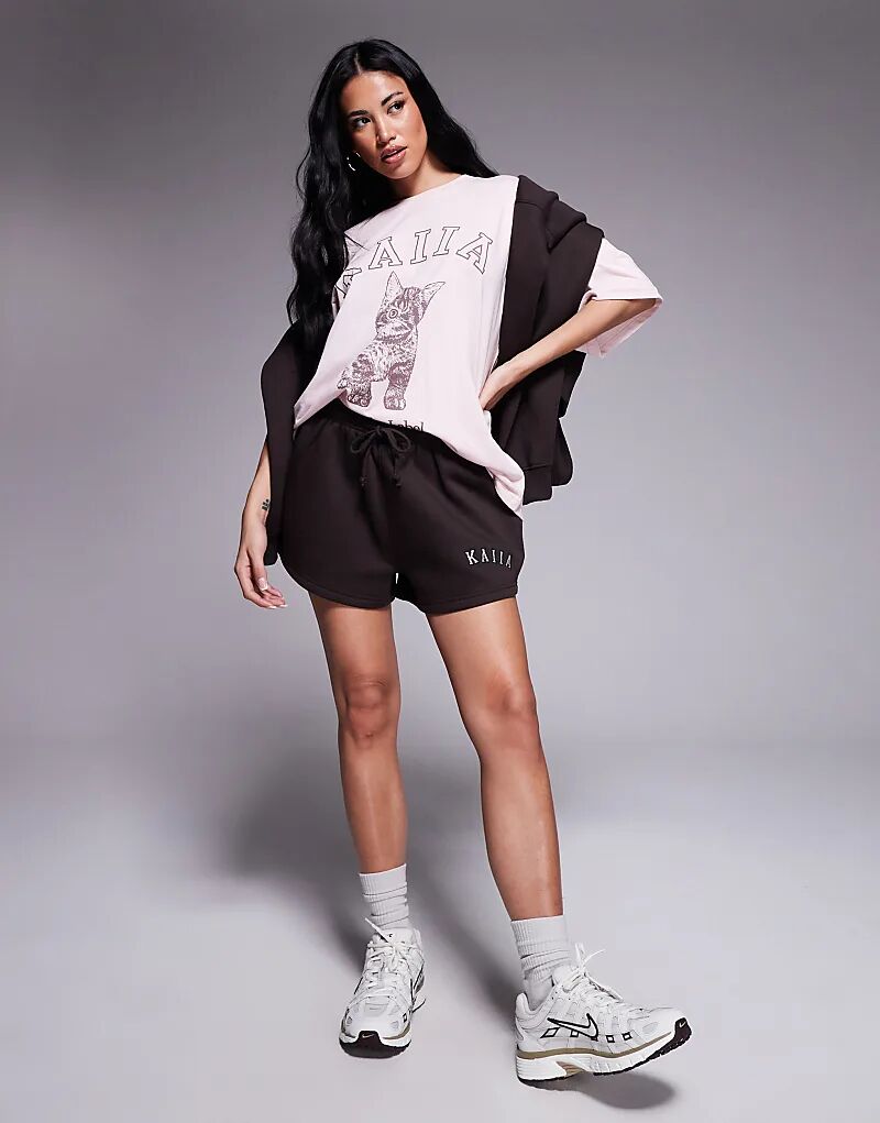 

Спортивные шорты с вышитым логотипом Kaiia шоколадно-коричневого цвета