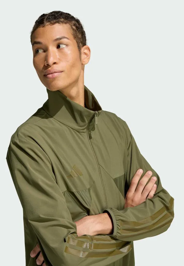 Тренировочная куртка house of tiro Adidas Sportswear, Olive Strata Colored Reflective — фото 3