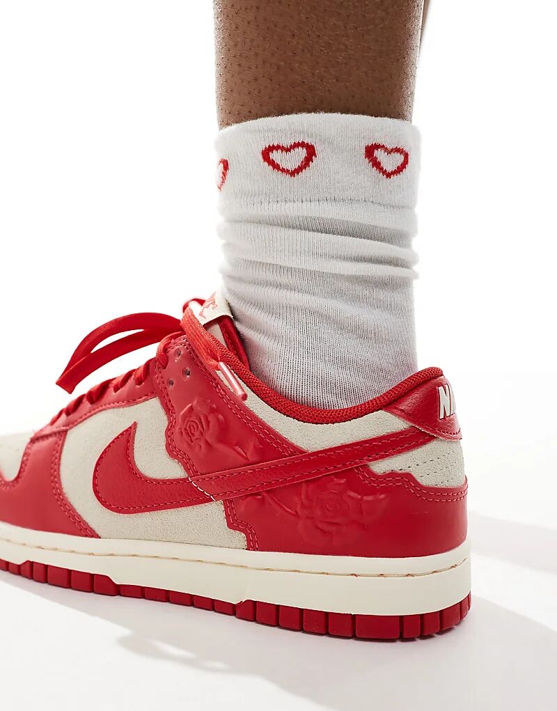 Кроссовки Nike Dunk Low SE красного и бежевого цветов — фото 4