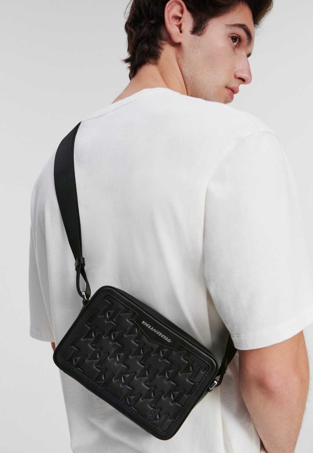 

Сумка через плечо K/LOOM KARL LAGERFELD, черный