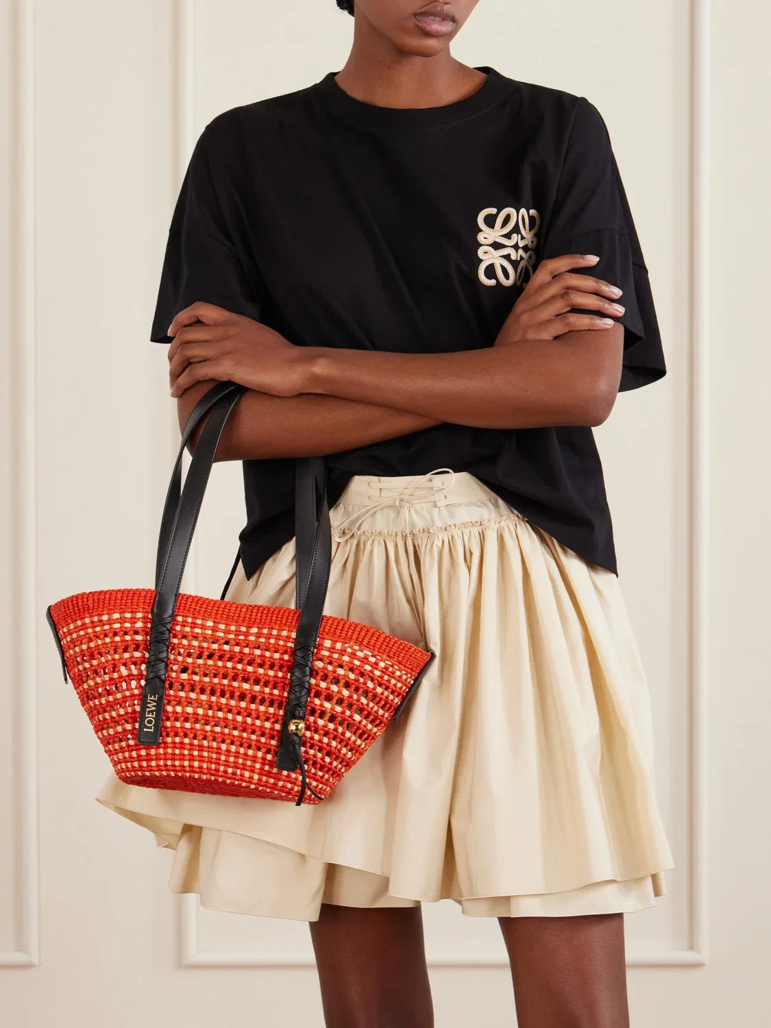 Маленькая сумка-корзина через плечо из рафии LOEWE + Paula's Ibiza Braid Basket с кожаной отделкой, красный — фото 2