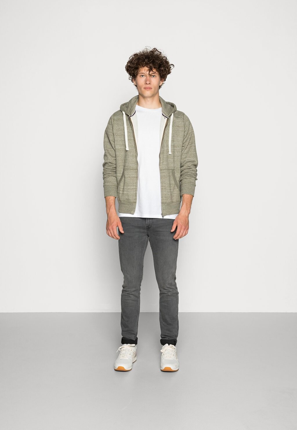 

Толстовка на молнии BHBHALTON ZIPTHROUGH SWEATSHIRT Blend, хаки