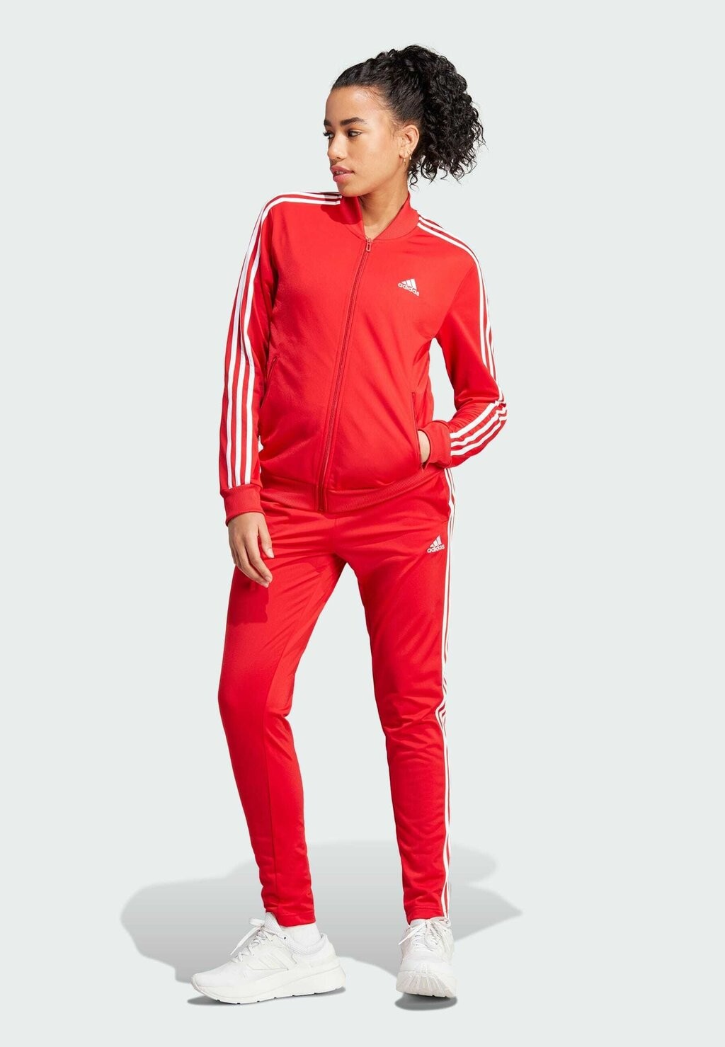 

Спортивный костюм adidas Sportswear, лучше алый белый