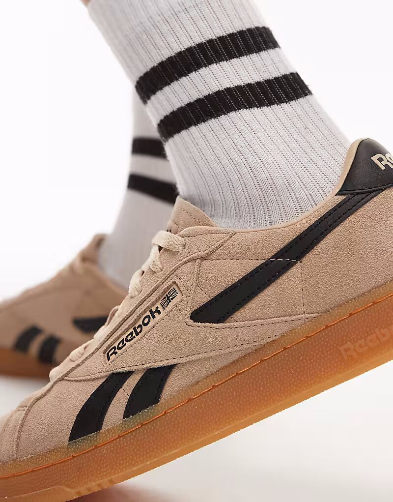 Reebok - Club C Grounds - Кроссовки светло-коричневого и черного цветов — фото 3