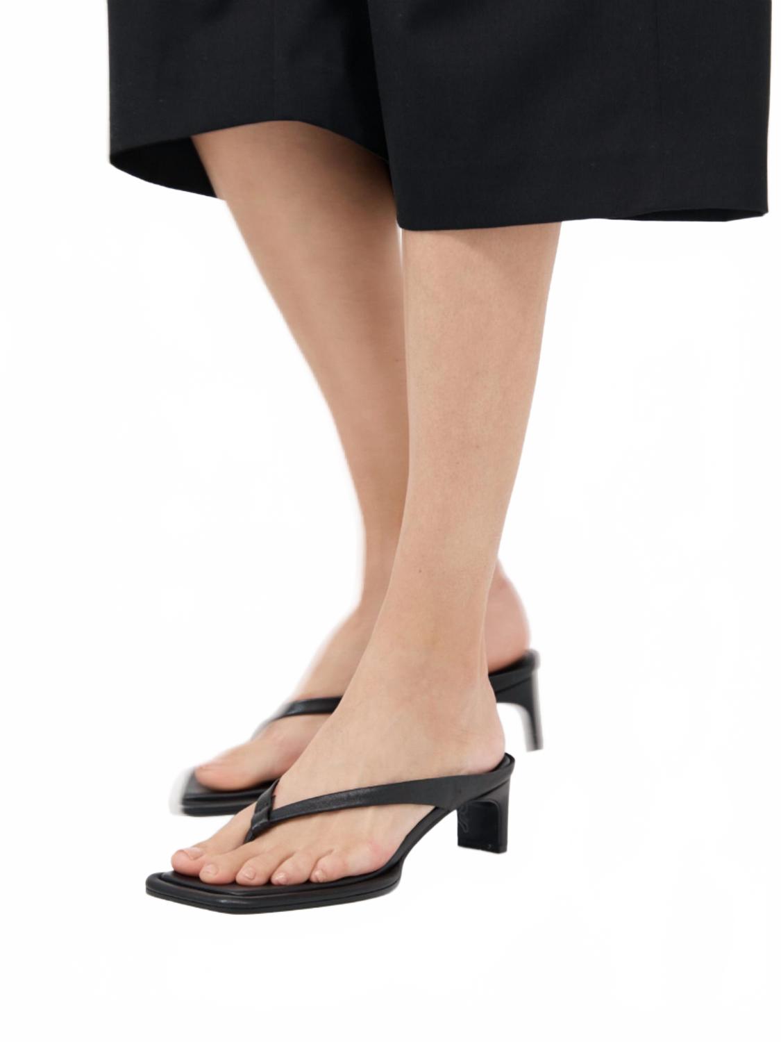 Women's Flip Flop Sandals In Black St. Agni