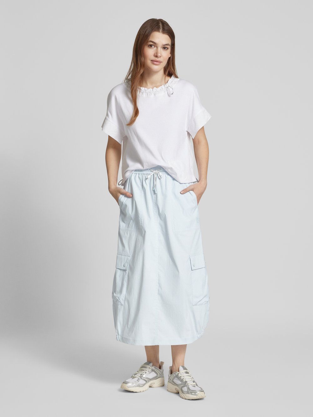 

Юбка миди с карманами-карго Marc Cain, светло-голубой