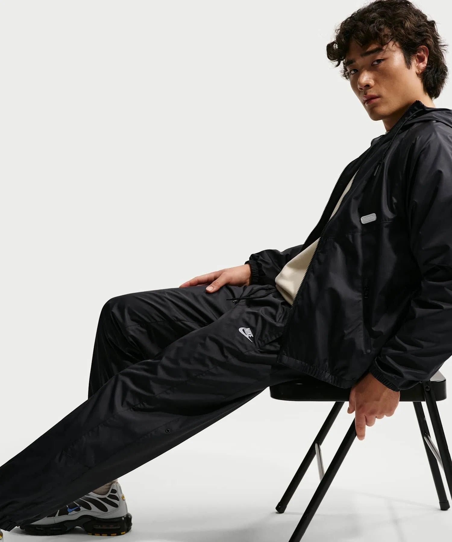 Мужские брюки Nike Windrunner с подкладкой чёрные — фото 4