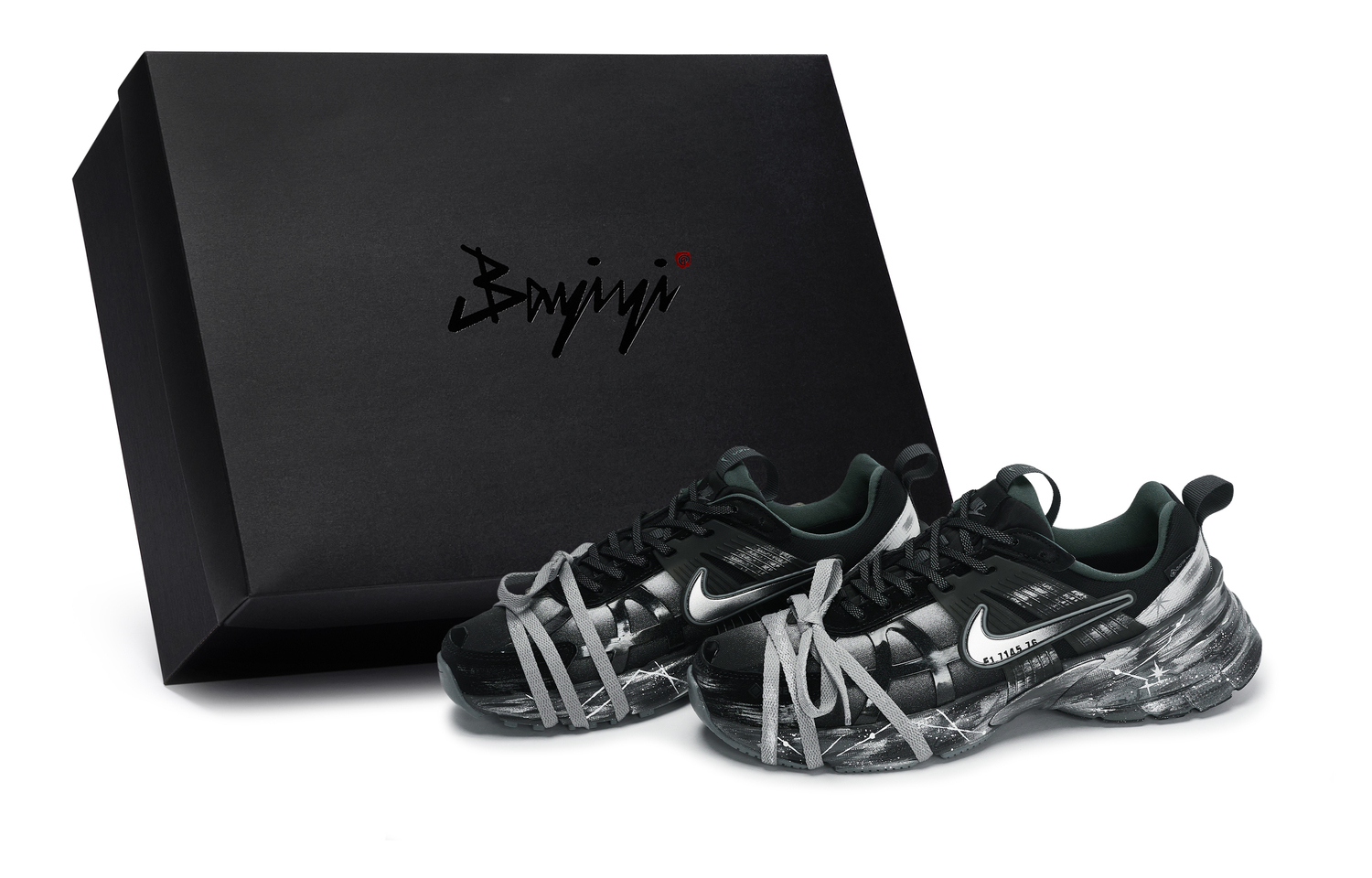 

Nike V2K Run устойчивые к истиранию низкие кроссовки для женщин Black White Gray