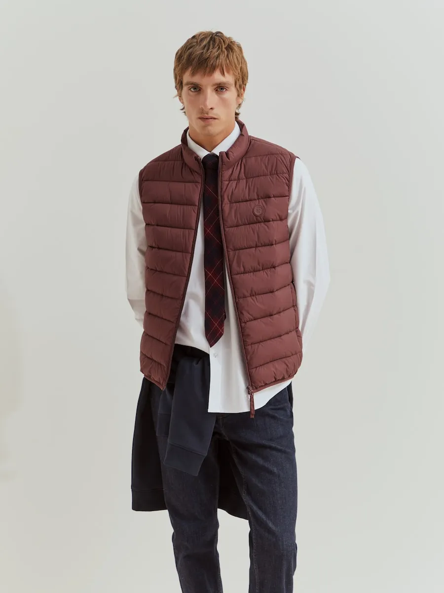 

Мужской стеганый жилет с высоким воротником бордового цвета Lion of Porches