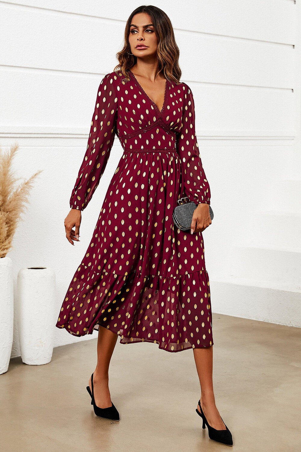 

Платье миди с длинными рукавами и кружевной отделкой из золотой фольги FS Collection, красный
