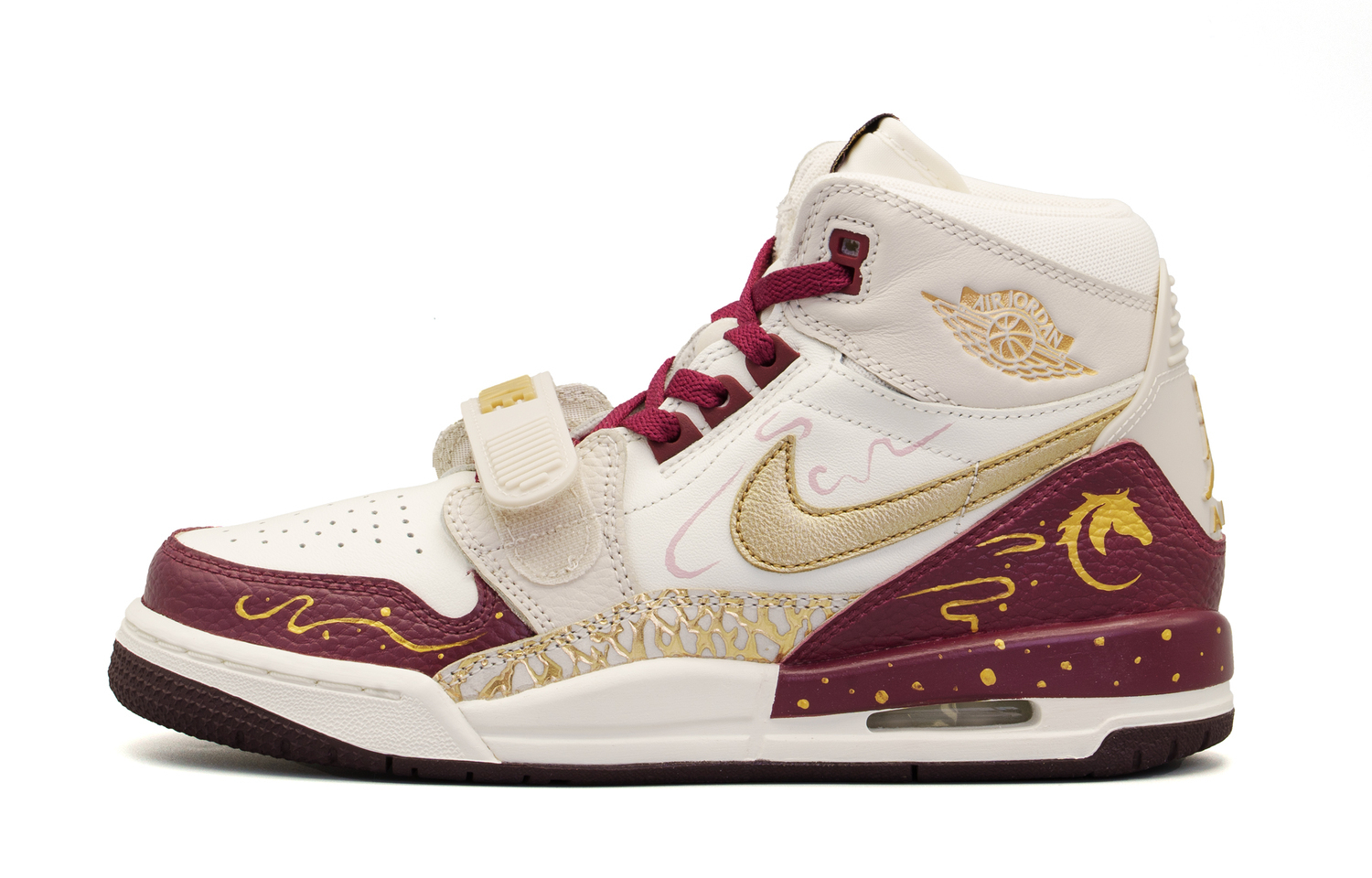 

Легаси 312 детские баскетбольные кроссовки Grade School Jordan, бежевый