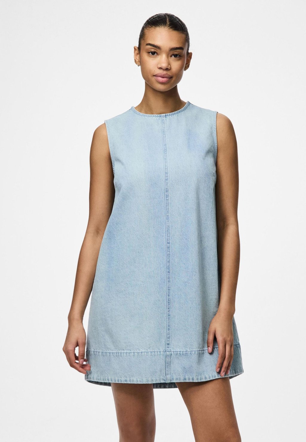 

Джинсовое платье PCFLORA Pieces, цвет Light Blue Denim