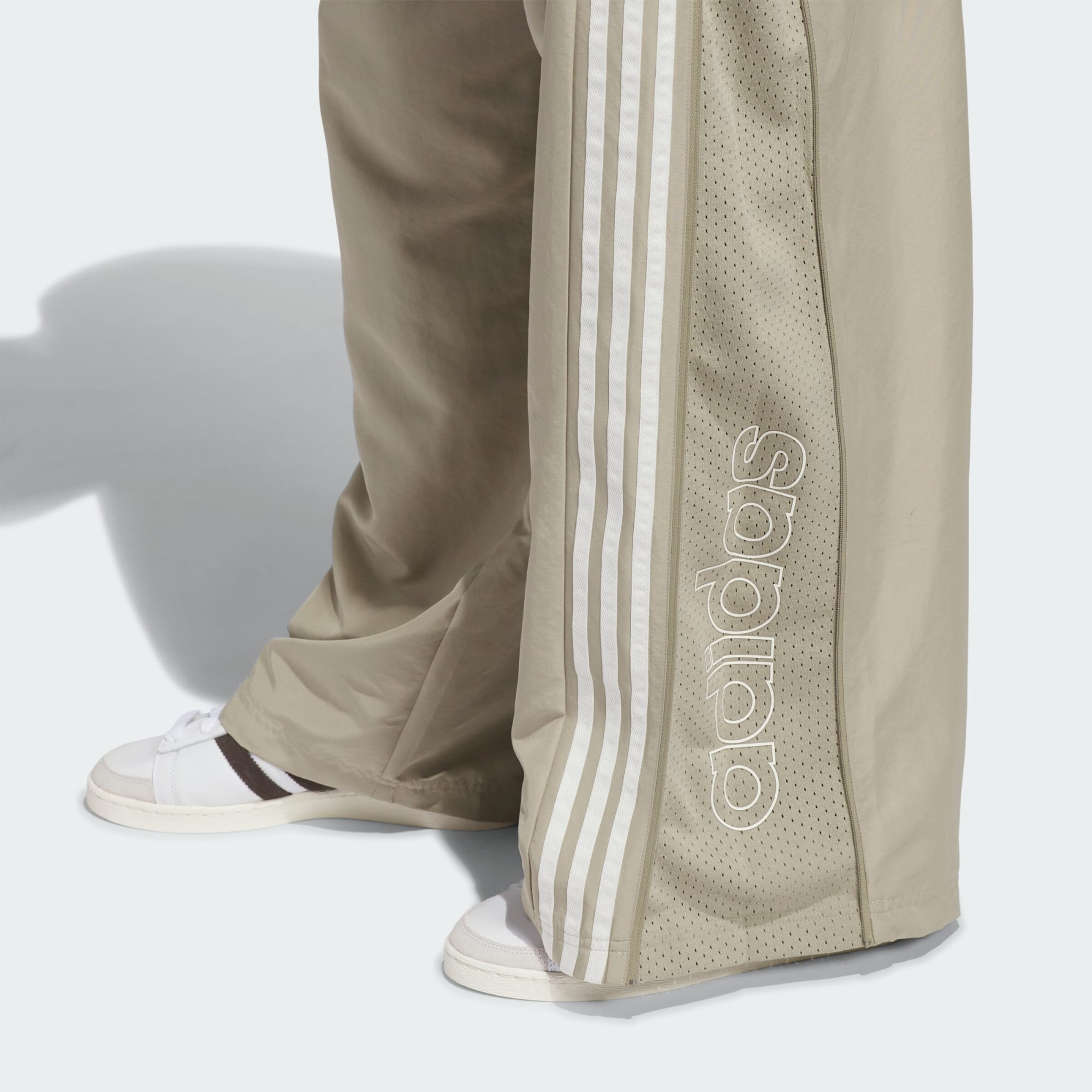 Adidas Originals Штаны свободного кроя 'Basketball Windbreaker' в цвете Cappuccino — фото 4