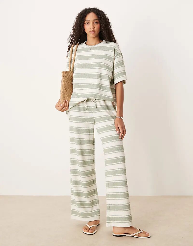 

Широкие брюки ASOS DESIGN из трикотажа в полоску шалфея