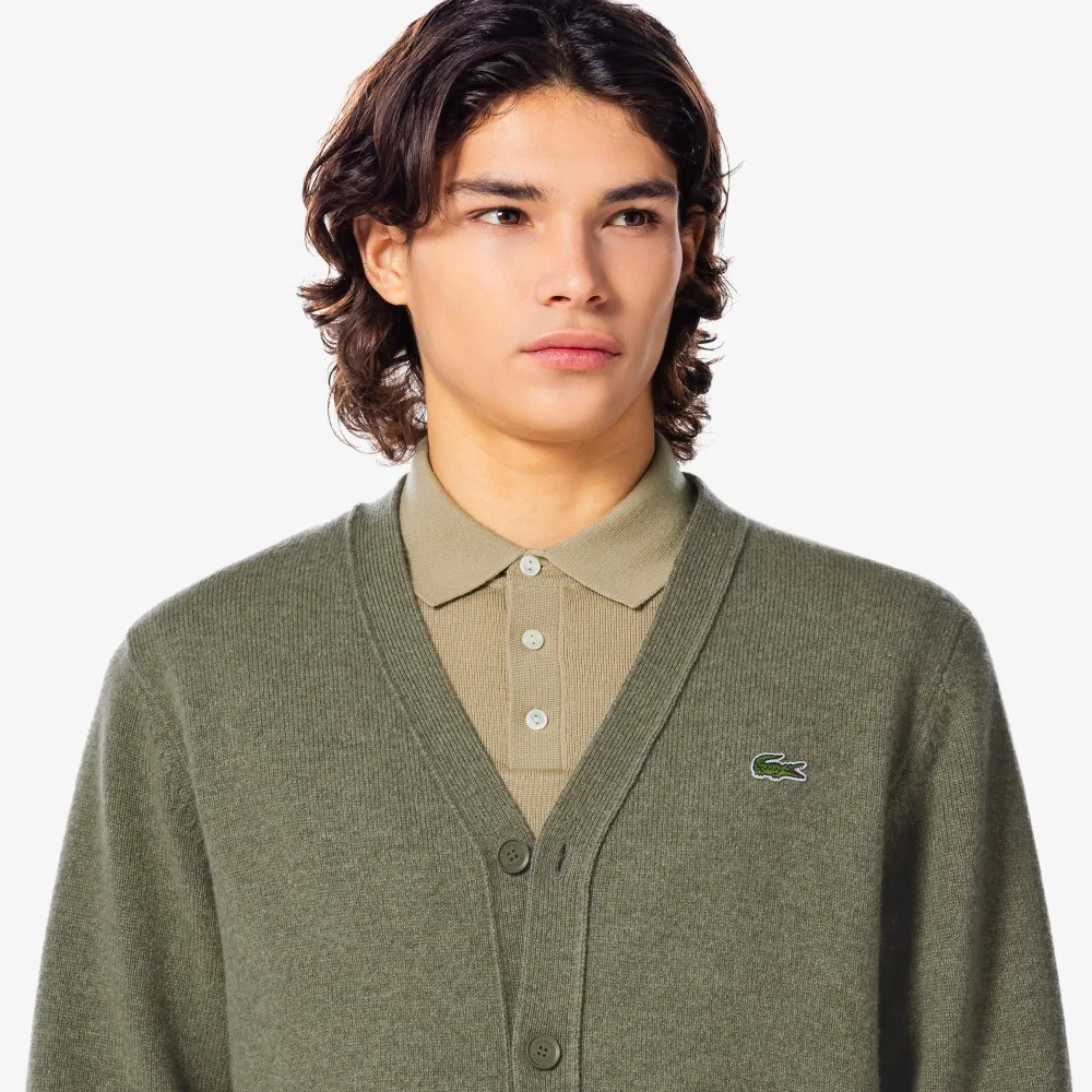 Мужской вязаный кардиган с V-образным вырезом хаки от Lacoste — фото 2