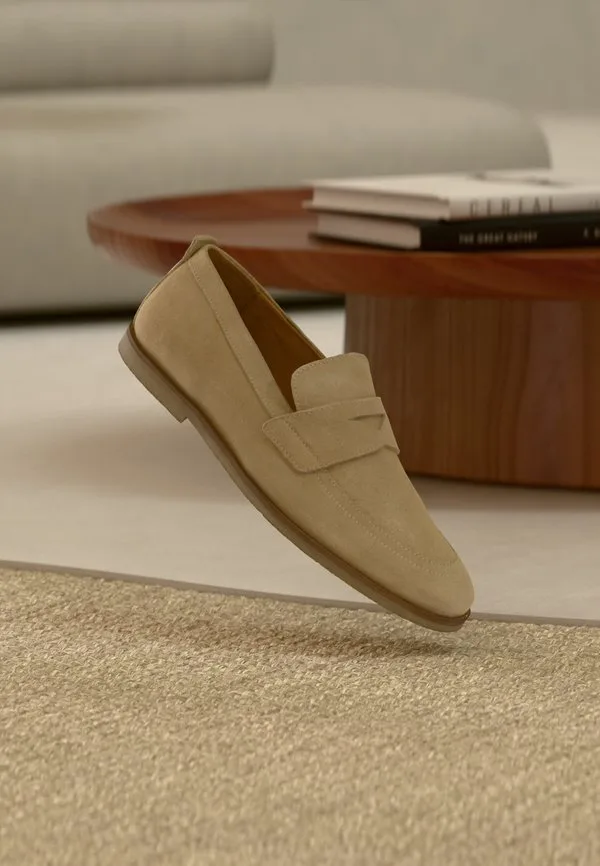 Кожаные стильные слипоны Zign, Beige