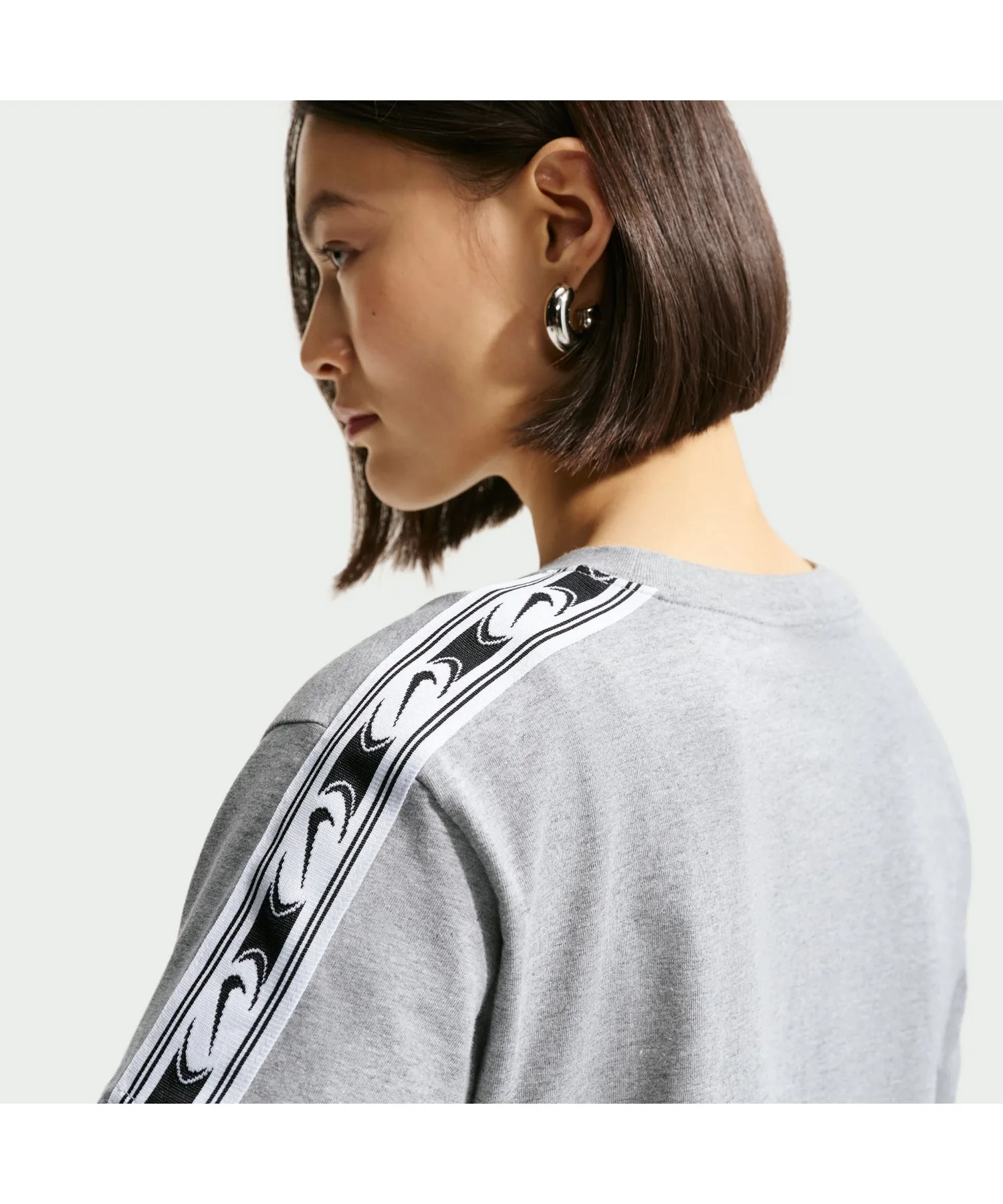 Женский футболка Nike NSW CLSC CROP VARSITY18 светло-голубой — фото 4
