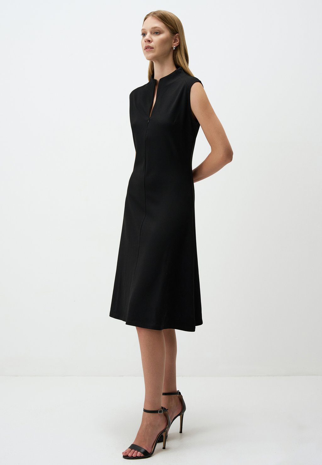 

Повседневное платье SLEEVELESS V-NECK Jimmy Key, черный