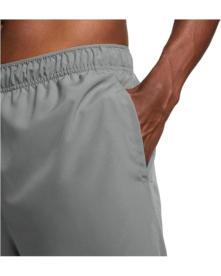 Шорты Nike Dri-FIT Challenger 7" Brief-lined Shorts, цвет Smoke Grey/Smoke Grey/Reflective Silver — фото 3