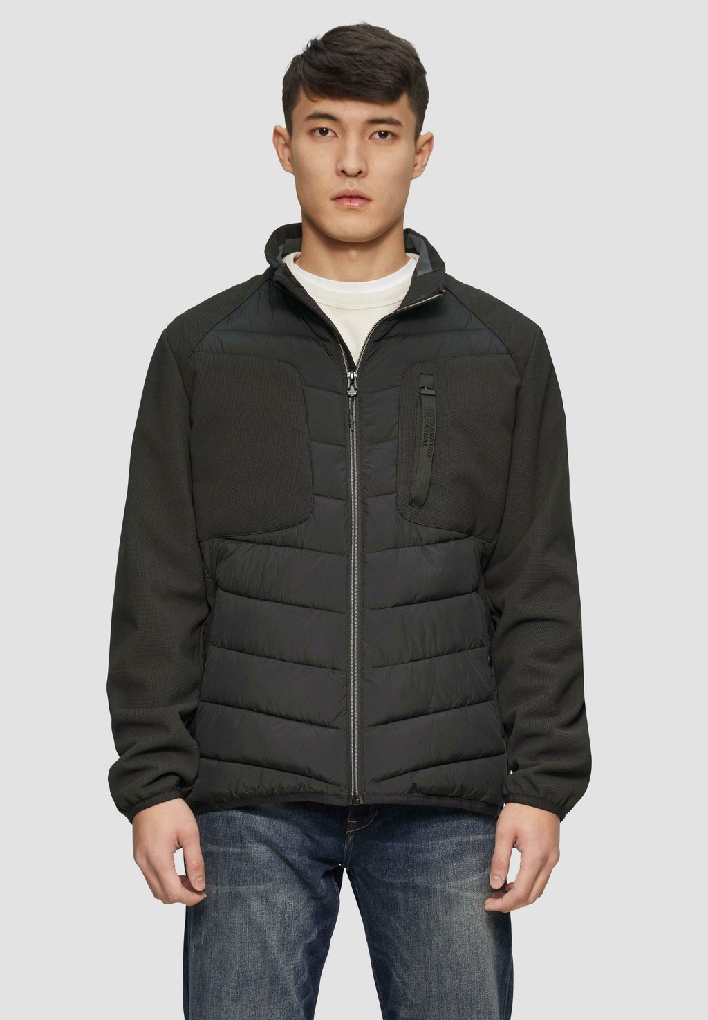 

Легкая куртка MIT SPORTIVEN KONTRASTDETAILS s.Oliver, черный