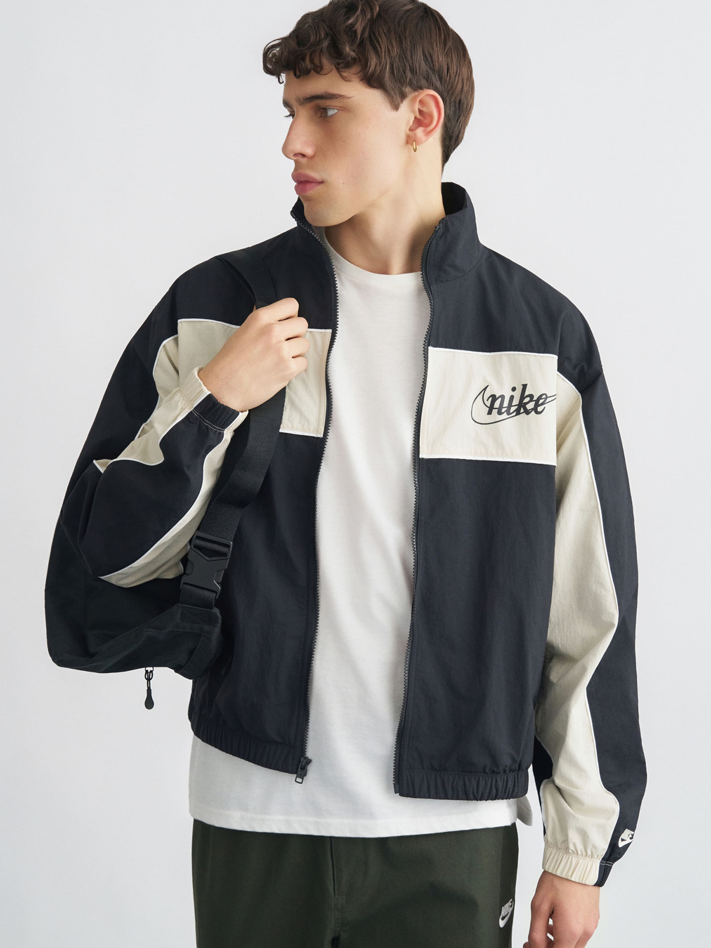 Nike Sportswear Куртка межсезонная 'CLUB' в черном цвете — фото 3