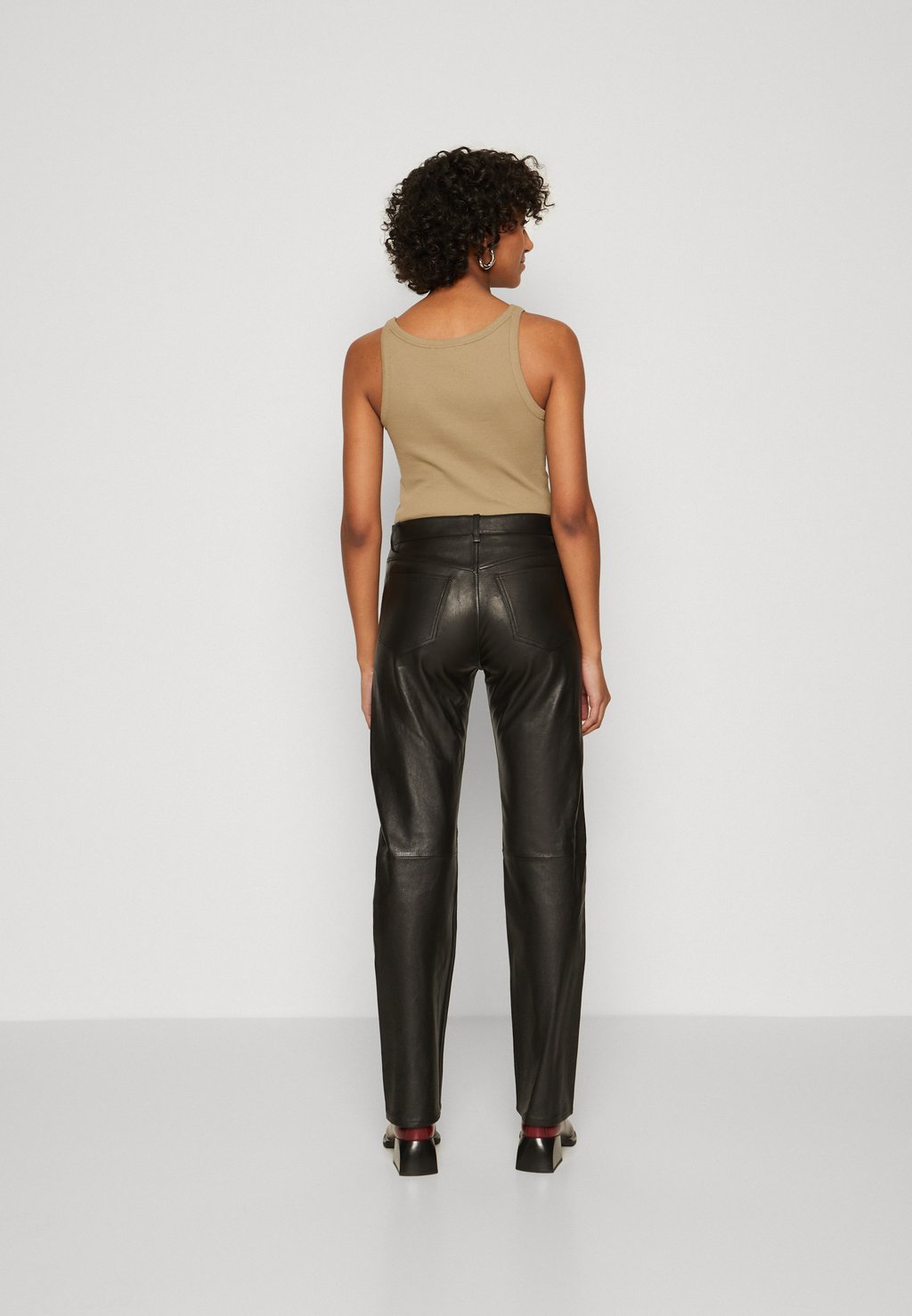 

Кожаные брюки TROUSERS Samsøe Samsøe, черный