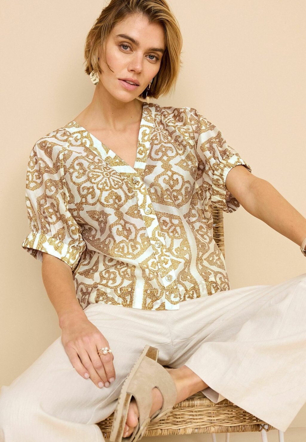 

Блуза SHORT SLEEVE V-NECK BUTTONED FRONT REGULAR FIT Next, желтый