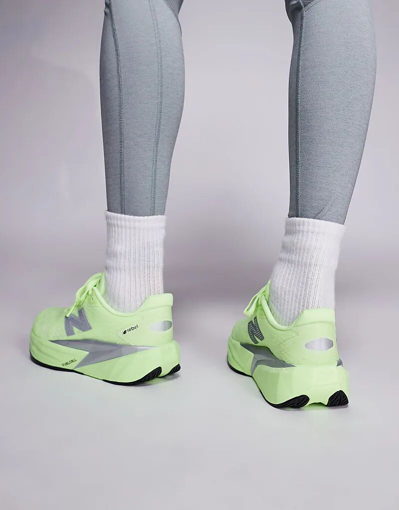 Женские кроссовки для бега New Balance Fuelcell Rebel v5 в цвете «Volt Yellow» — фото 4