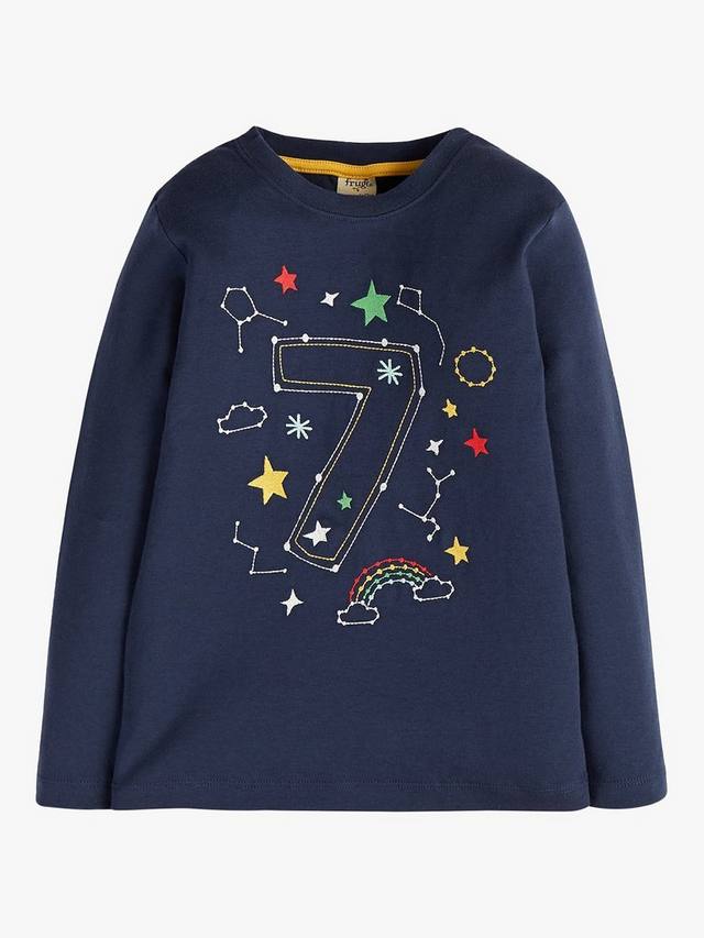 

Детская футболка Magic Number 7 из органического хлопка с созвездиями Frugi, Indigo/Multi