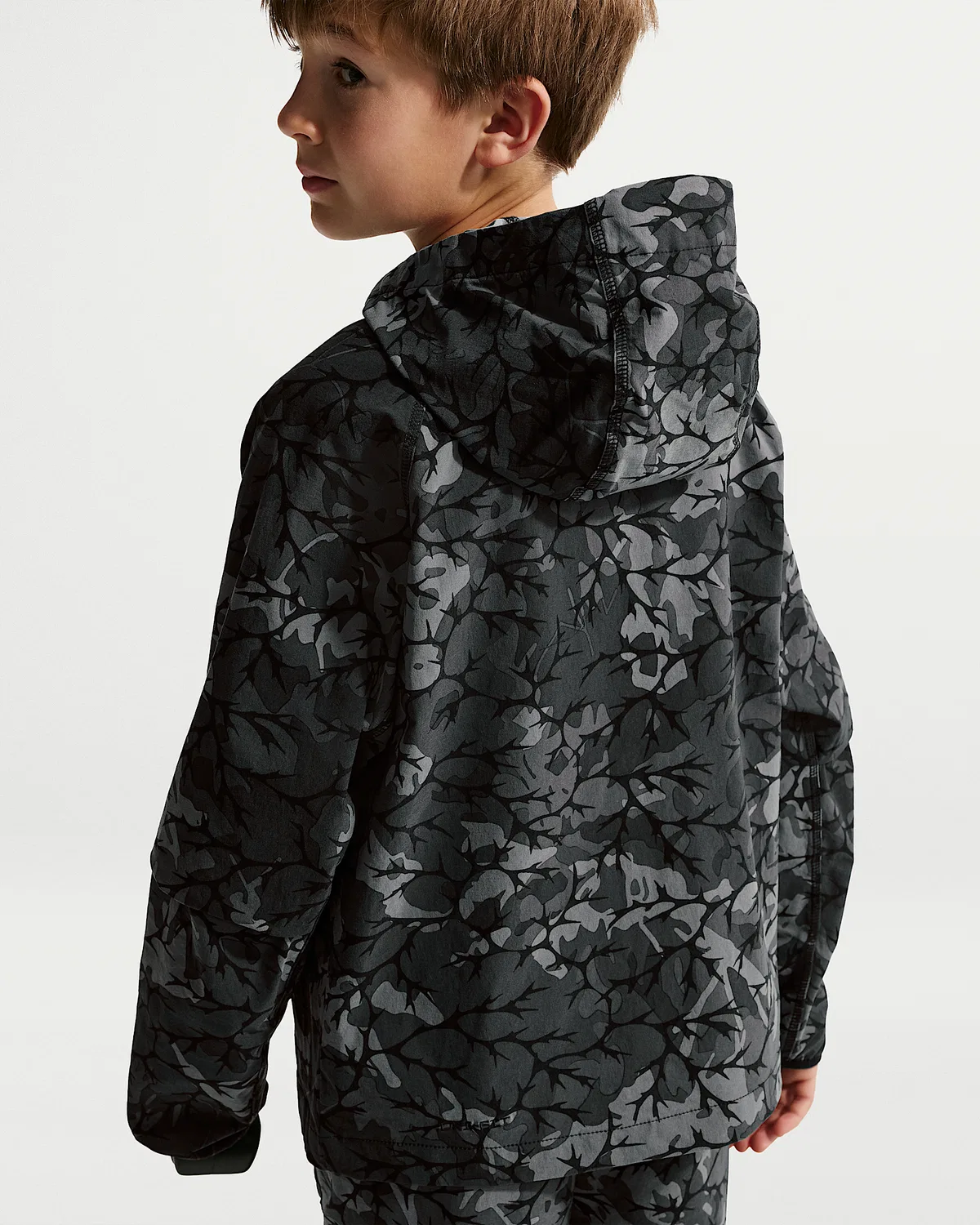 Детская куртка на молнии Nike Sportswear Tech Woven, Black/Black — фото 2