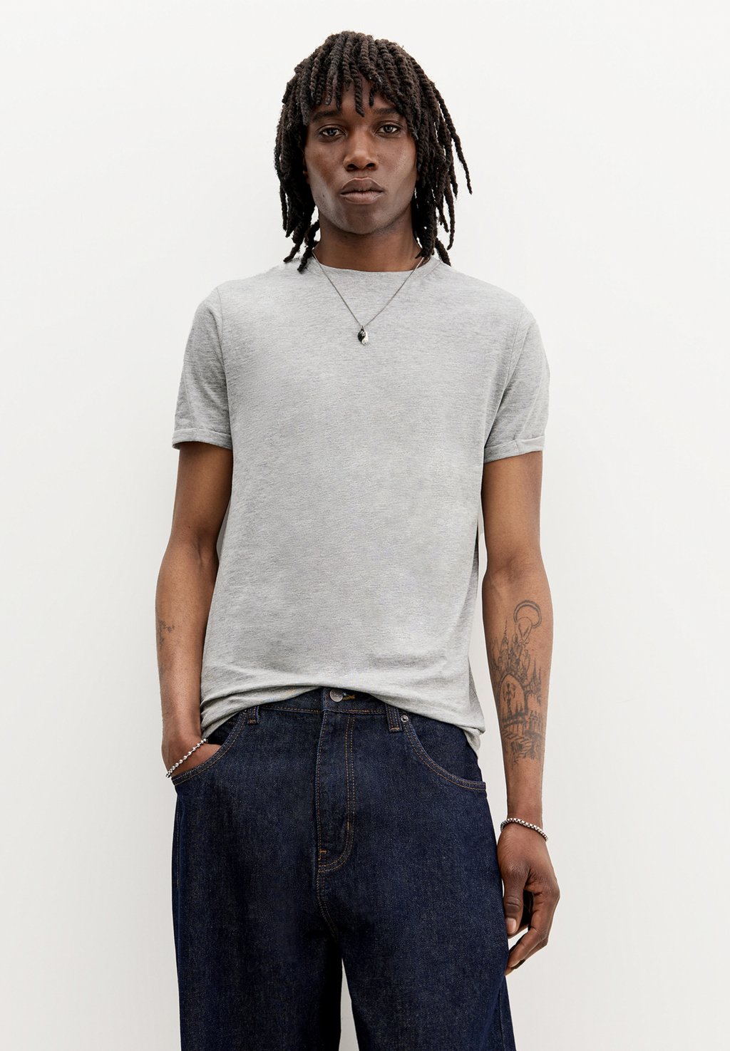 

Базовая футболка MUSCLE-FIT PULL&BEAR, светло-серый