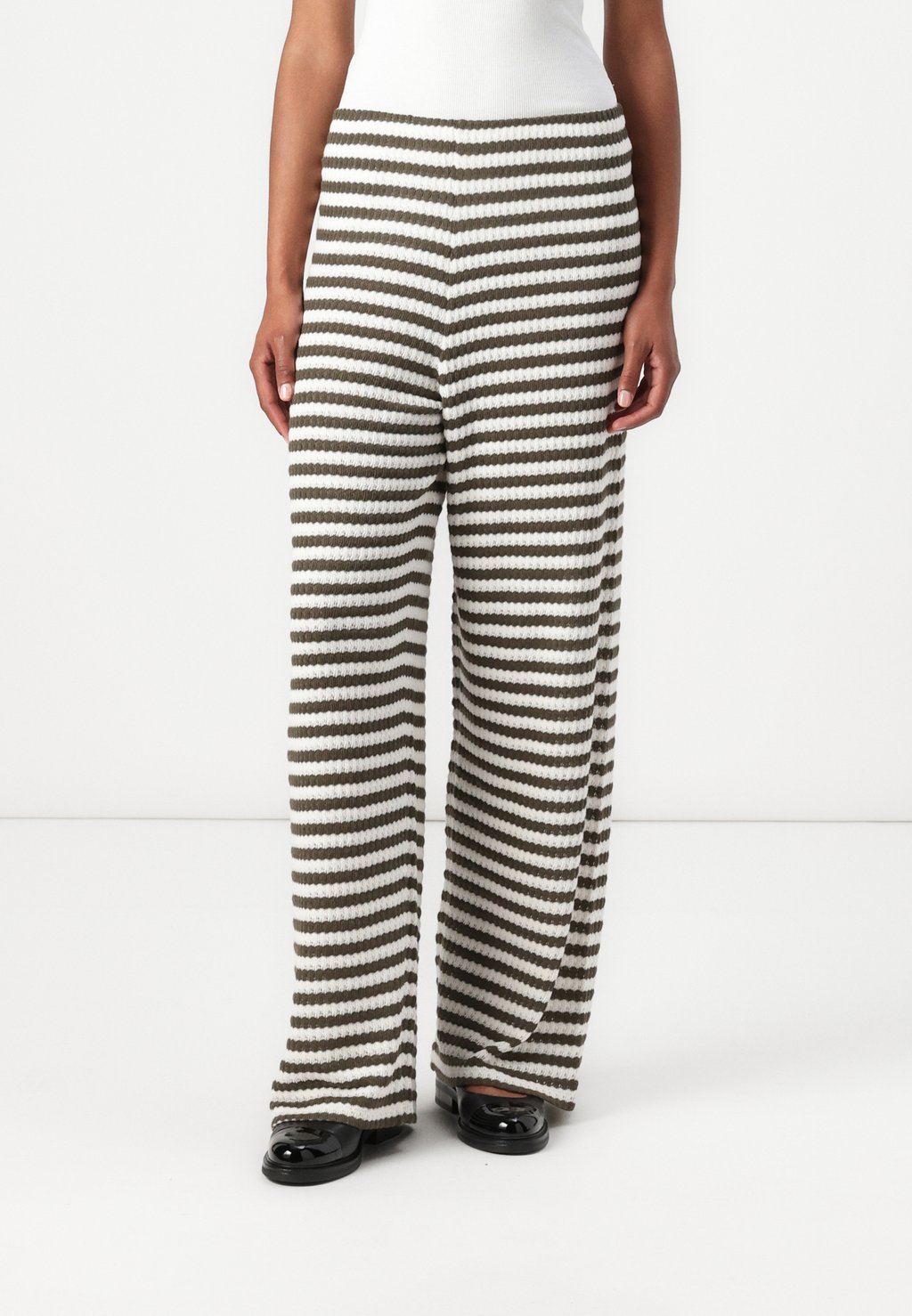 

Брюки LOOSE PANTS TOM TAILOR DENIM, оливковый