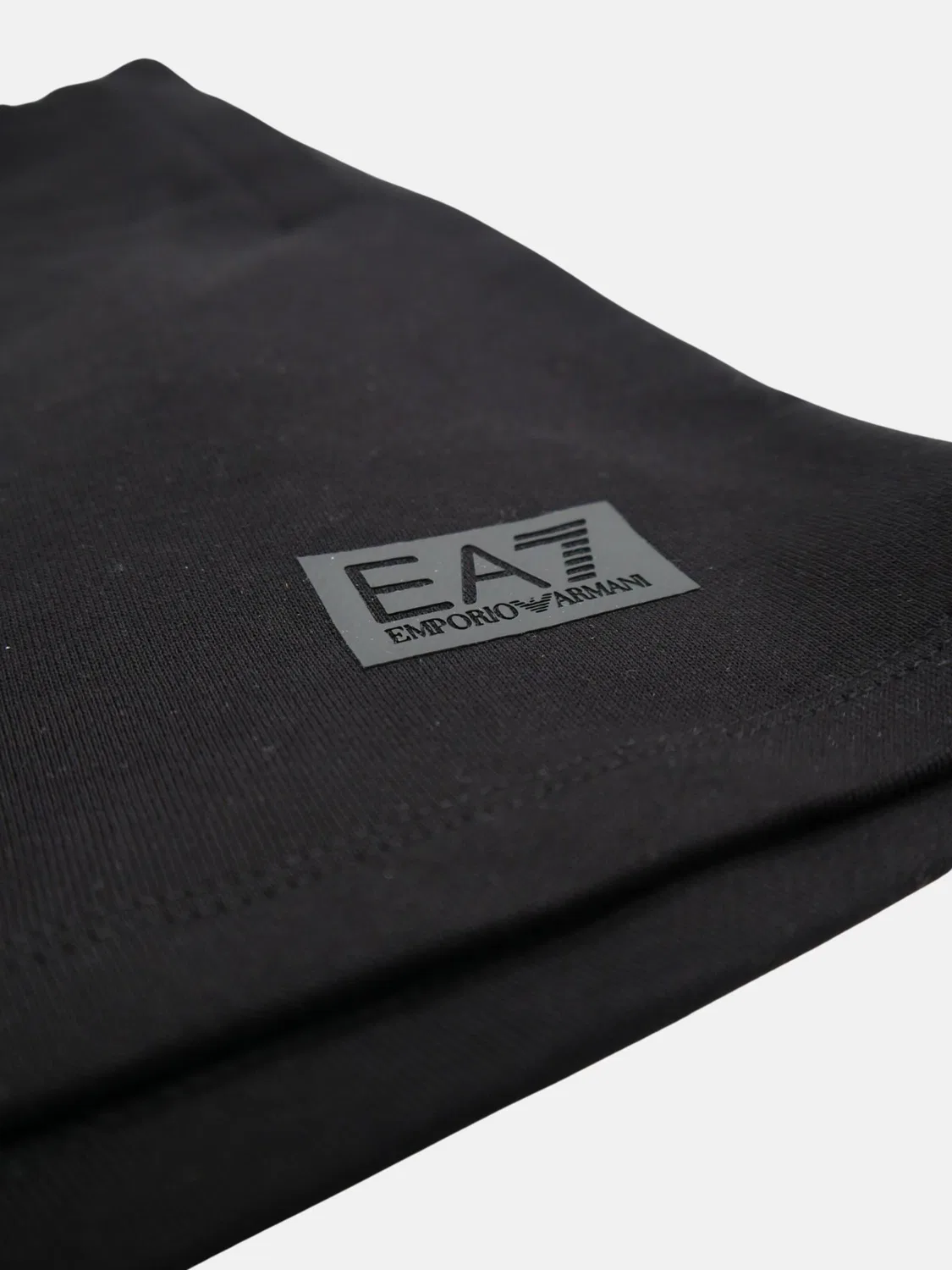 Шорты EA7 Emporio Armani Regular черного цвета — фото 3